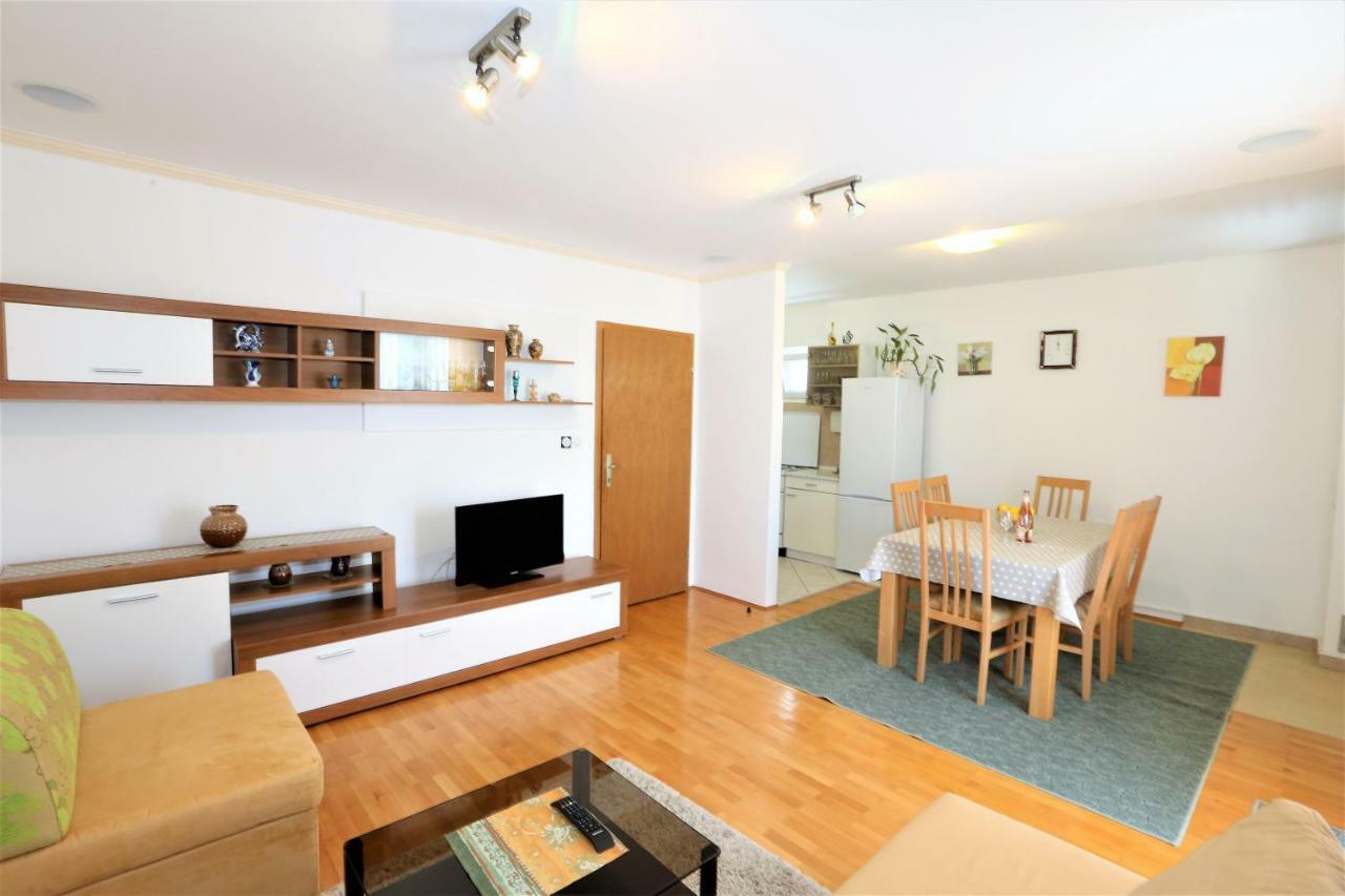 Apartmani Vinko Baška Voda Exterior foto