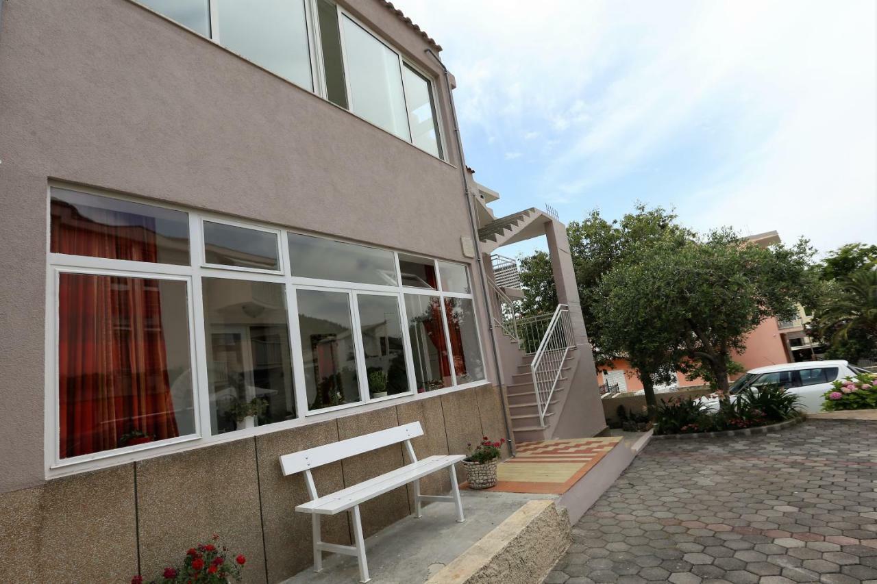 Apartmani Vinko Baška Voda Exterior foto
